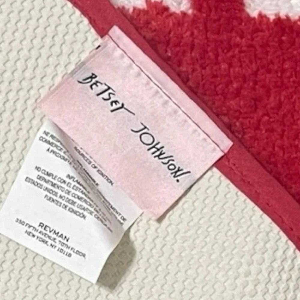 NWT Betsey Johnson Red/White/Pink Christmas Holiday Bath Rug Mat SLEIGH ALL DAY